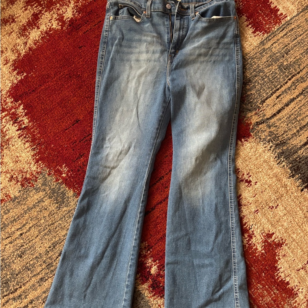 Classic Signature Levi’s Women's Flare Leg Jeans